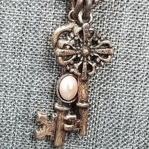 NWT Robert Rose Gold Tone Necklace Hanging Charm